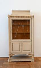 <b>Neoklassizistische Salon-Vitrine</b>