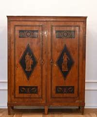 <b>Biedermeier-Kleiderschrank mit Tuschmalerei</b>