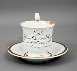 <b>Tasse mit Untertasse mit Widmung</b>