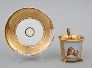 <b>Porträttasse mit Untertasse </b>