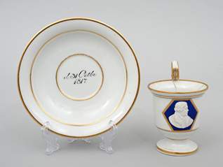 <b>Tasse mit Untertasse Meissen anlässlich Luther-Jubiläum</b>