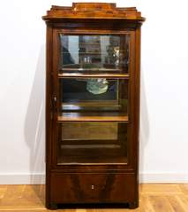 <b>Biedermeier- Vitrine</b>