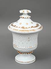 <b>Dose mit Reliefdekor</b>