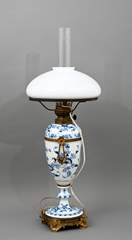 <b>Petroleumlampe Porzellan </b>