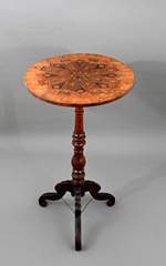 <b>Zierlicher Beistelltisch</b>