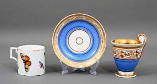 <b>Tasse mit Untertasse Empirestil</b>