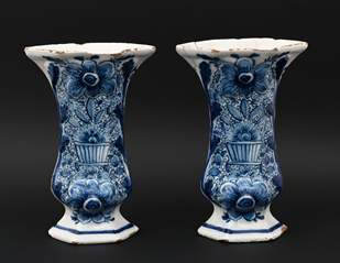 <b>Paar Bechervasen Delft</b>
