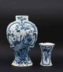 <b>Zwei Fayence-Vasen</b>