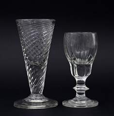 <b>Zwei Schnapskelche</b>