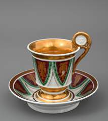 <b>Tasse mit Untertasse Golddekor</b>