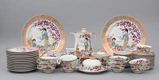 <b>Umfangreiches Kaffee-/ Teeservice mit Japandekor</b>