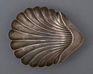<b>Kleines Schälchen in Muschelform</b>
