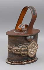 <b>Antike Trachtenhandtasche, sog. Köchertasche </b>
