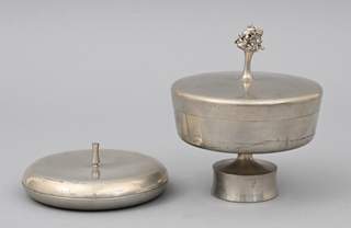 <b>Zwei Zinn-Dosen in modernem Design</b>