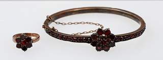 <b>Zwei Teile Granatschmuck</b>