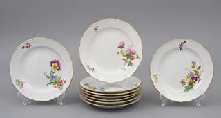 <b>Neun Kuchenteller Meissen, Hausmalerdekor</b>