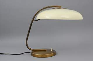 <b>Große Schreibtischlampe im Bauhaus-Stil</b>