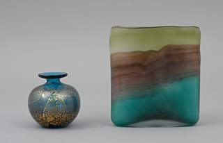 <b>Zwei moderne Studioglas-Vasen im Murano-Stil</b>