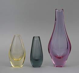 <b>Drei Studioglas-Vasen </b>