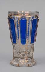 <b>Kleines Becherglas im Biedermeierstil</b>