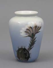 <b>Kleine Vase mit Unterglasurdekor 