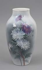 <b>Vase mit Unterglasurmalerei</b>