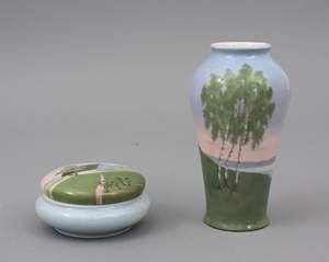 <b>Vase und Deckeldose Unterglasurdekor</b>