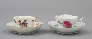<b>Zwei Mokkatassen mit Untertassen, Meissen</b>