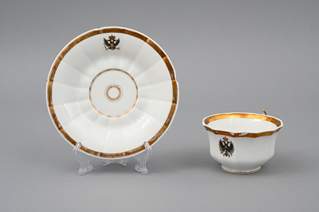 <b>Tasse mit Untertasse mit Wappen des Fürstenhauses Schwarzburg-Rudolstadt</b>