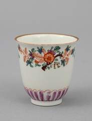 <b>Becher mit Kakiemondekor, Meissen (?)</b>