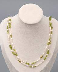 <b>Lange Perlenkette mit Peridot</b>