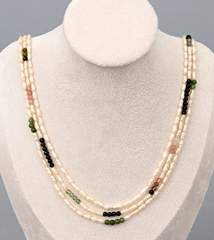 <b>Set von drei Flussperlenketten </b>