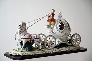 <b>Große zweispännige Porzellankutsche </b>