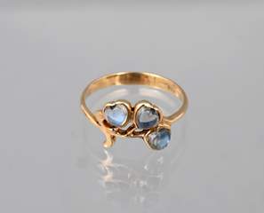 <b>Zierlicher Goldring mit Schmucksteinbesatz</b>